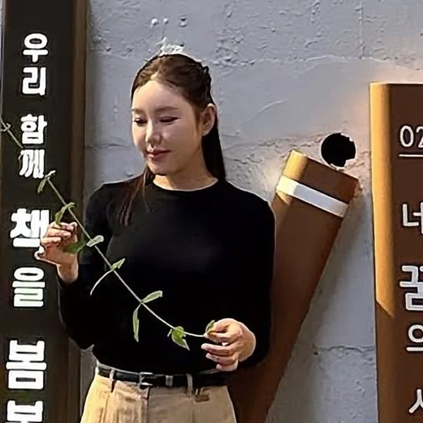 Foto populer Song Gain yang penuh cinta dari penggemar