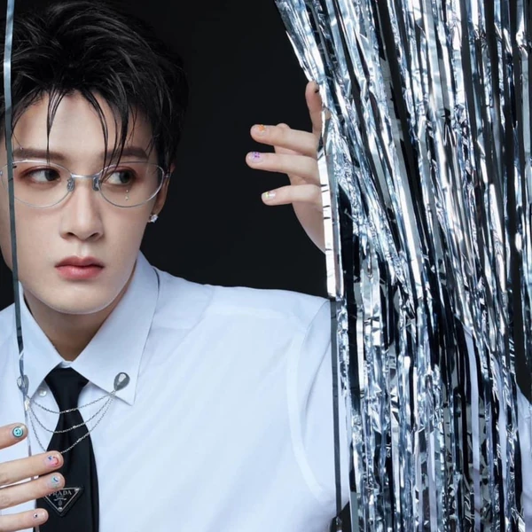 Popular photo full of fans’ love for Tan Jianci