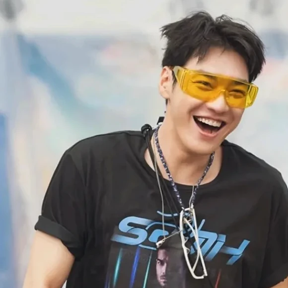 Popular photo full of fans’ love for Kim Youngkwang