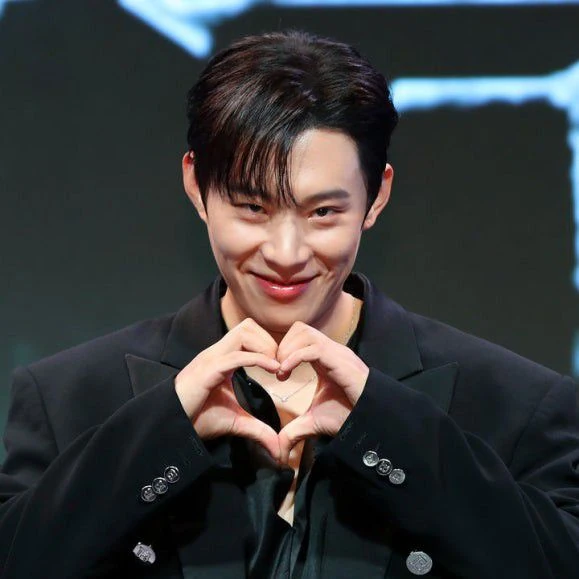 The most loved look of Kim Sungcheol today