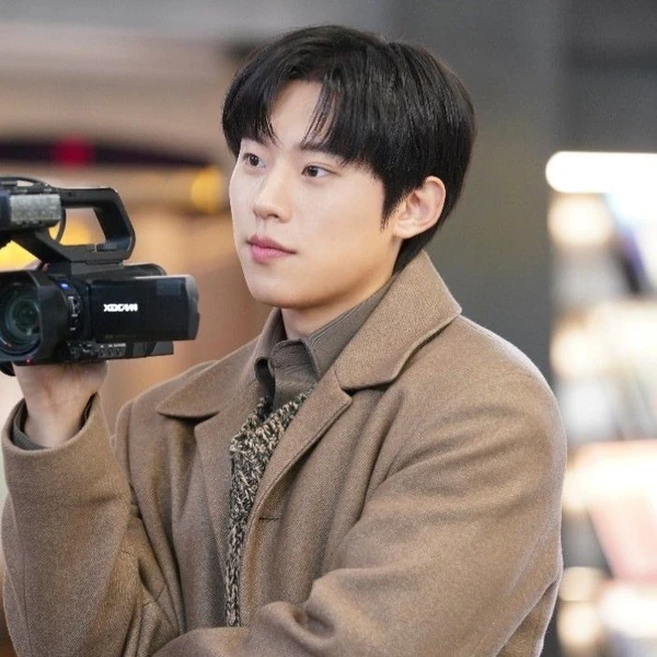 Popular photo full of fans’ love for Kim Sungcheol