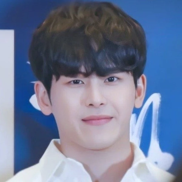 Popular photo full of fans’ love for Hoya