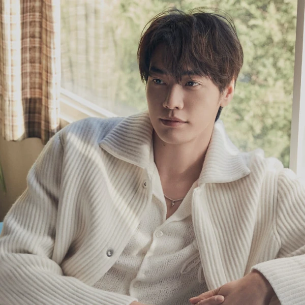 Popular photo full of fans’ love for Kim Youngkwang