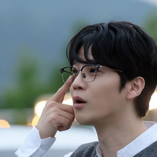The most loved look of Park Jihoo (Mr. Trot 3) today