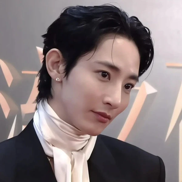 The most loved look of Lee Soohyuk today