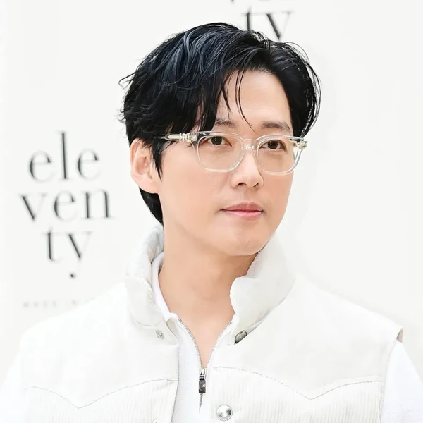 The most loved look of Namkoong Min today