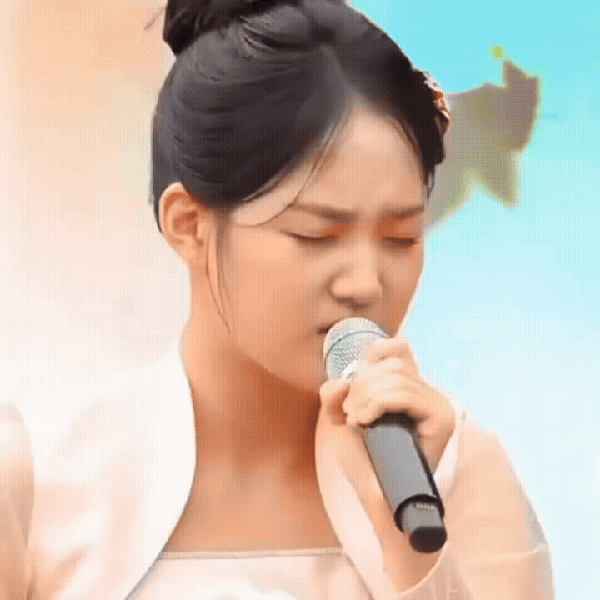 Foto populer Kim Taeyeon yang penuh cinta dari penggemar