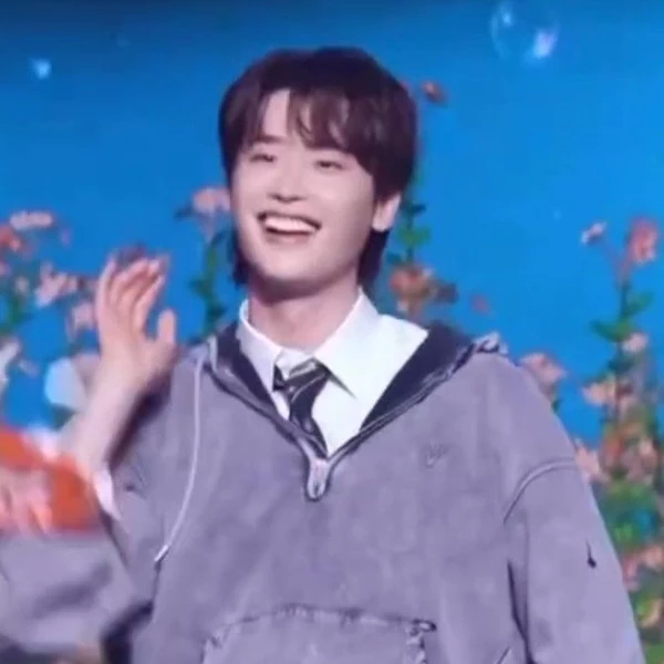The most loved look of Lee Jongsuk today