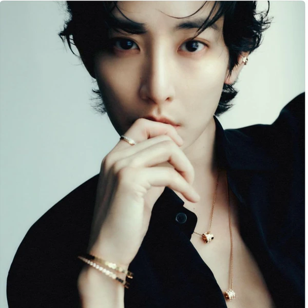 Popular photo full of fans’ love for Lee Soohyuk
