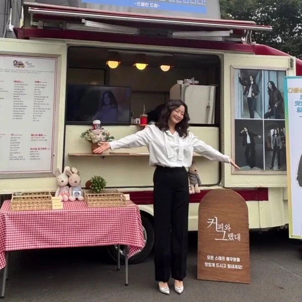 Popular photo full of fans’ love for Kim Heesun