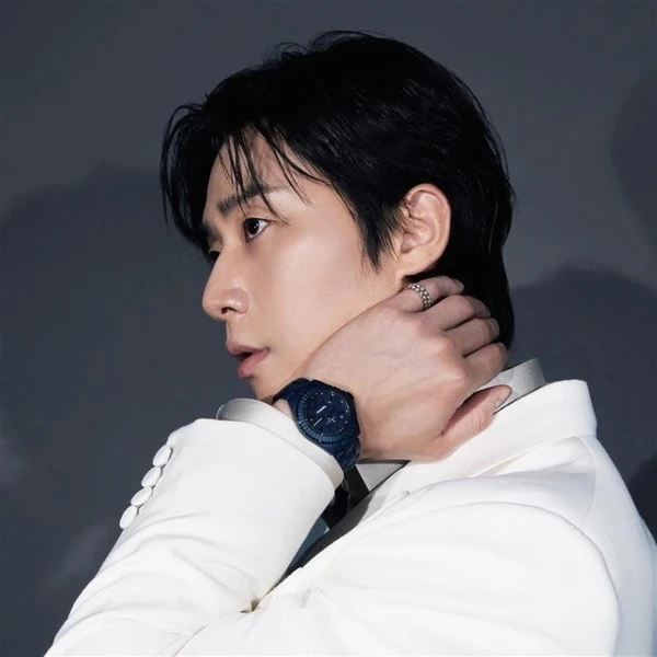 Popular photo full of fans’ love for Park Seojoon