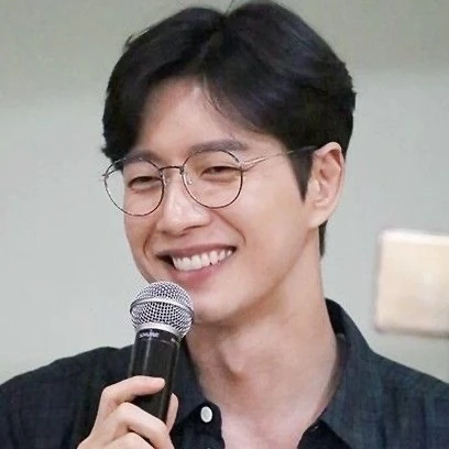 Popular photo full of fans’ love for Park Haejin
