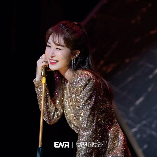 Popular photo full of fans’ love for Yoo Inna