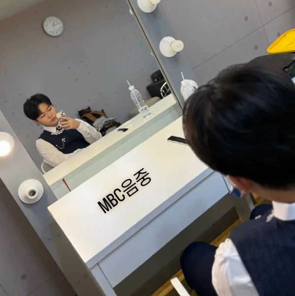 Popular photo full of fans’ love for Park Sungon