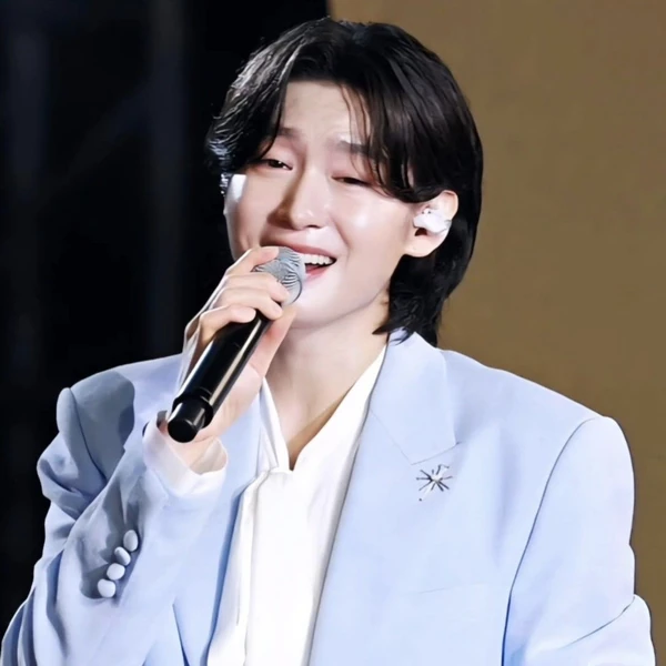 The most loved look of Kim Yongbin today