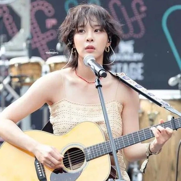 Popular photo full of fans’ love for Seol Inah
