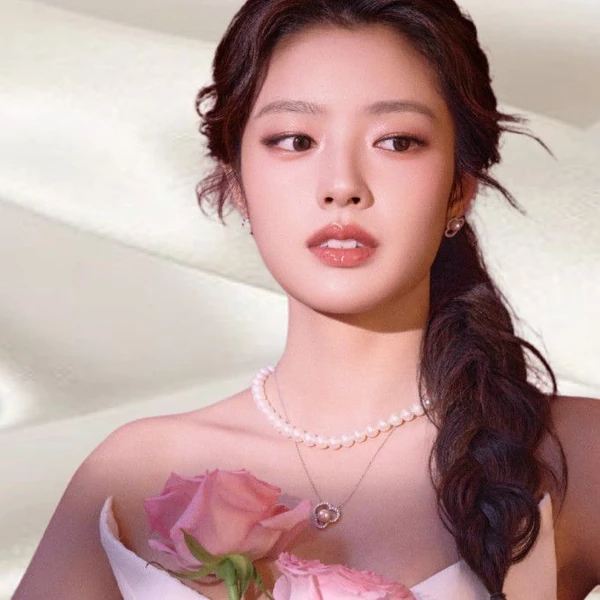 The most loved look of Xu Ruohan today