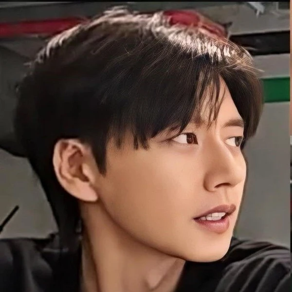 The most loved look of Park Haejin today