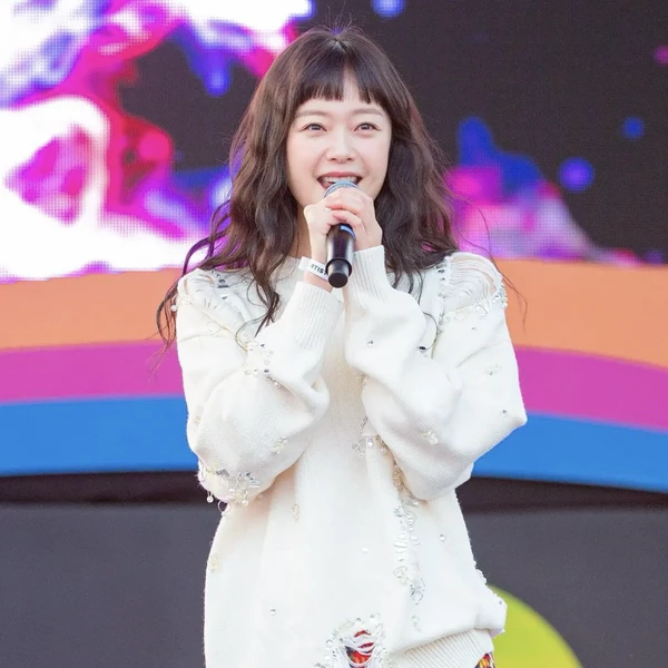 Popular photo full of fans’ love for Jeon Somin