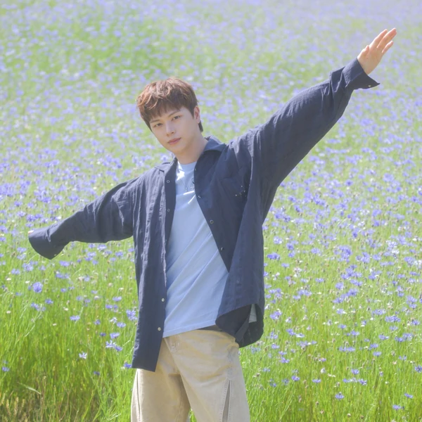 Popular photo full of fans’ love for Yook Sungjae
