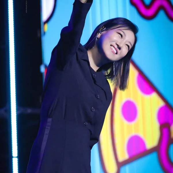 The most loved look of Jang Yoonjeong today
