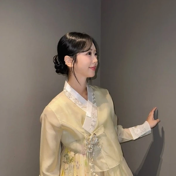The most loved look of Kang Hyeyeon today