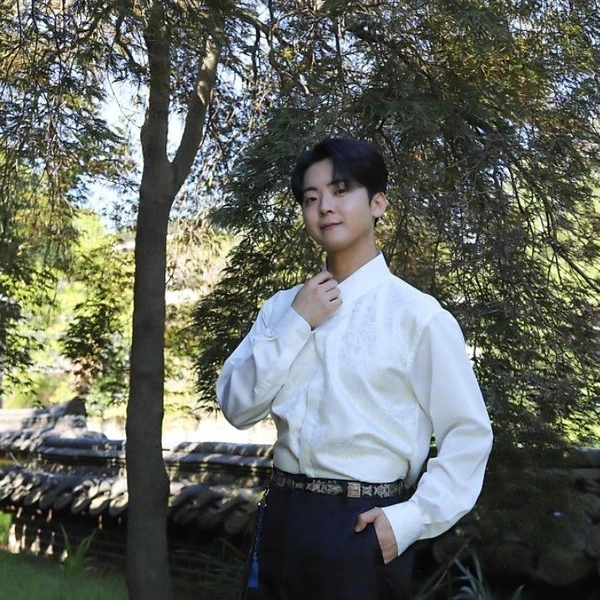 The most loved look of Park Minsu today