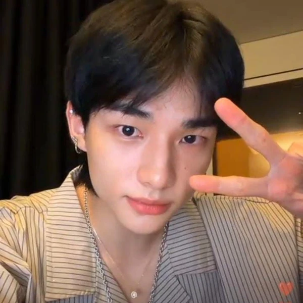 Popular photo full of fans’ love for Kim Hyunjin