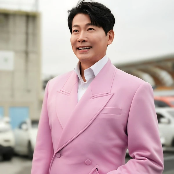 The most loved look of Kim Yongpil today