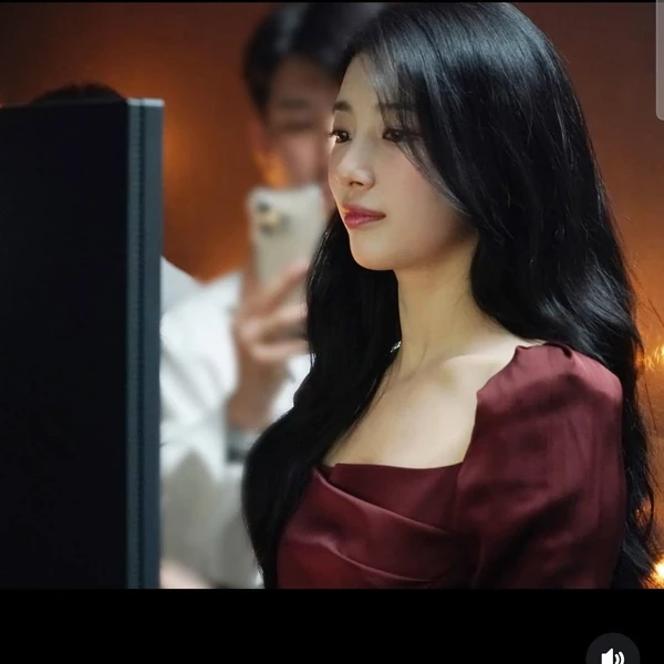 The most loved look of Bae Suzy today