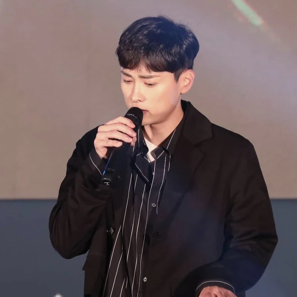 Penampilan Min Kyunghoon yang paling disukai hari ini