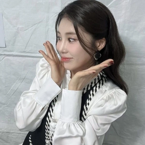Popular photo full of fans’ love for Kim Soyou