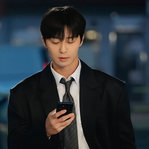 Popular photo full of fans’ love for Park Seojoon