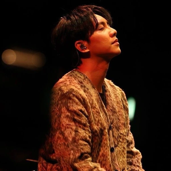 Penampilan Lee Seunggi yang paling disukai hari ini