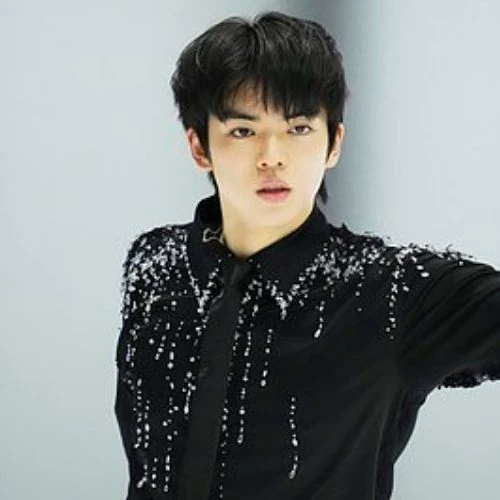 Foto profil populer Cha Junhwan yang dipilih melalui voting