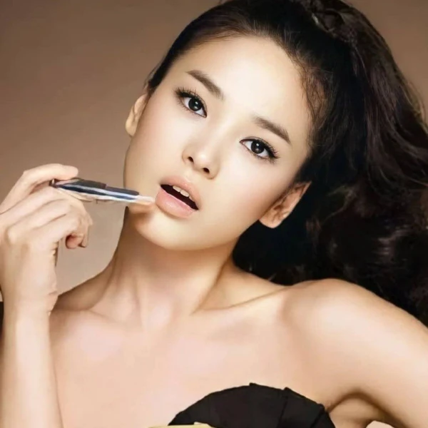 The most loved look of Song Hyekyo today