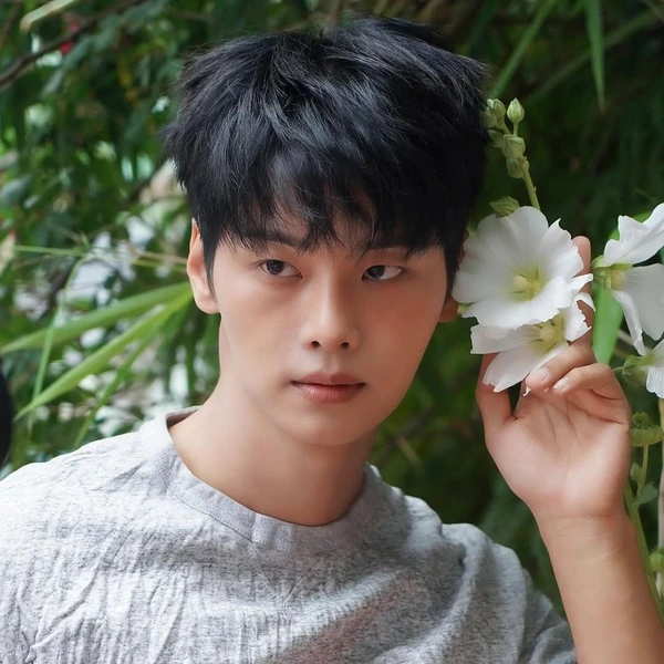 The most loved look of Cha Hakyeon (N) today