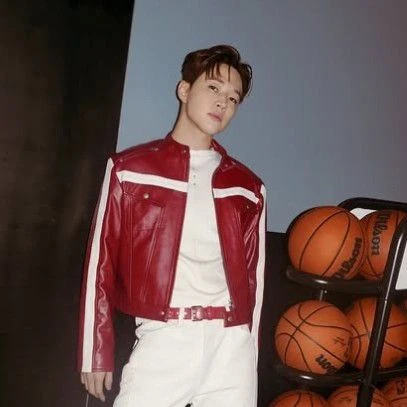 Popular photo full of fans’ love for Henry