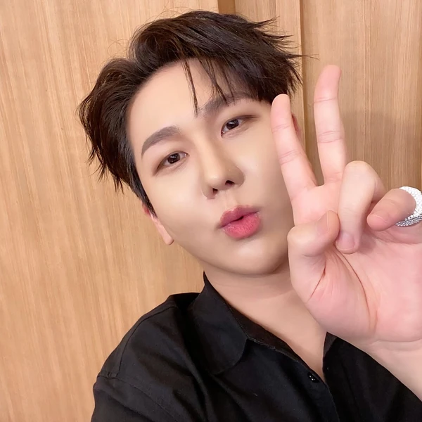 Popular photo full of fans’ love for Kim Soochan