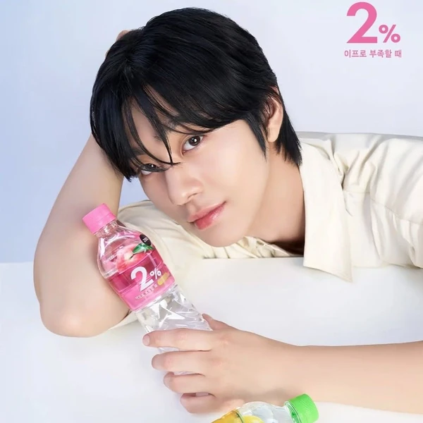 Popular photo full of fans’ love for Ahn Hyoseop
