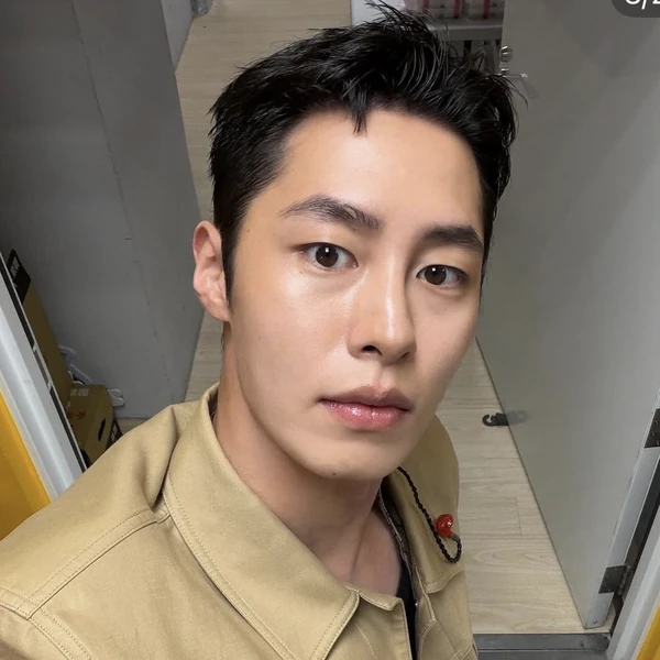 The most loved look of Lee Jaewook today