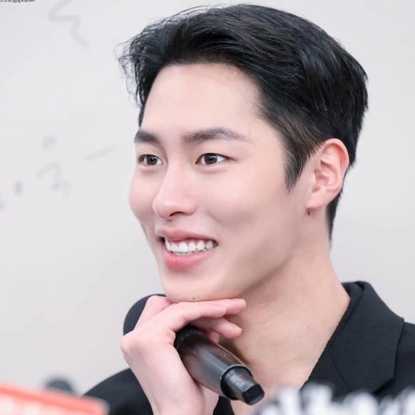 The most loved look of Lee Jaewook today