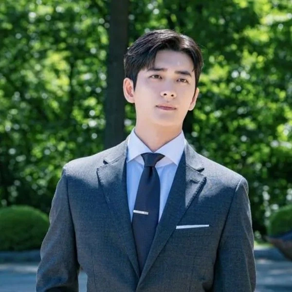 Popular photo full of fans’ love for Kang Taeoh