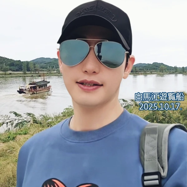 Popular photo full of fans’ love for Park Sihoo