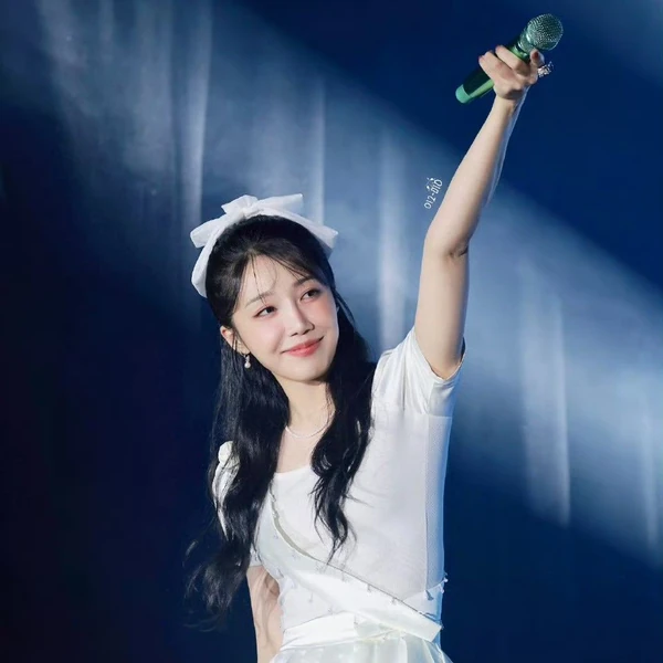 The most loved look of Jung Eunji today