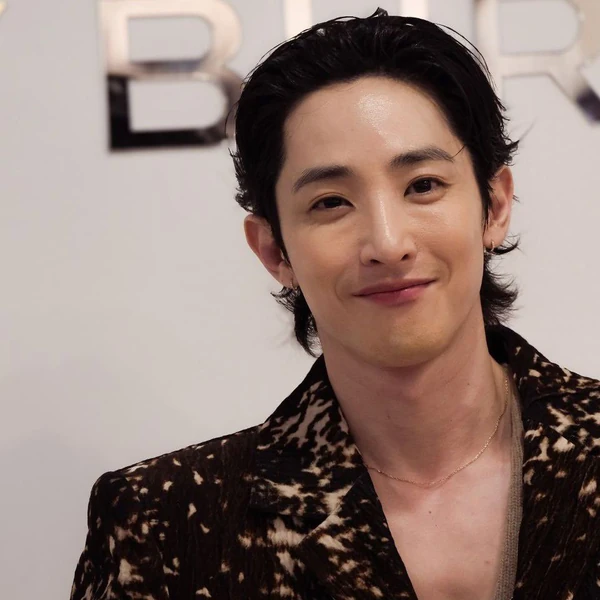 Popular photo full of fans’ love for Lee Soohyuk