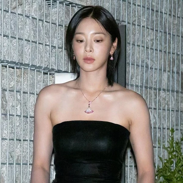 The most loved look of Seol Inah today