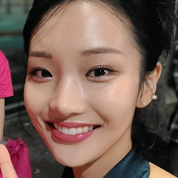 The most loved look of Kim Soyeon (2004) today