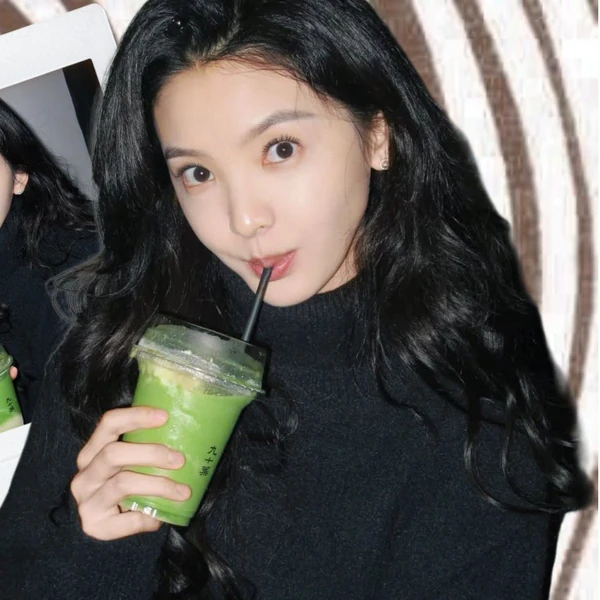 Popular photo full of fans’ love for Zhang Ruonan