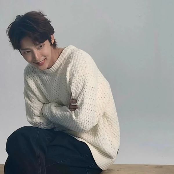 The most loved look of Lee Joongi today